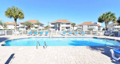 Shorehaven Lakefront & Steps to Beach w Pool