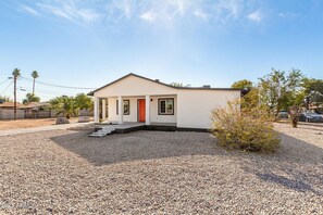 Exterior - NEW! Modern Style Home with Fire Pit + BBQ Grill -12 min from State Farm Stadium (Avondale)