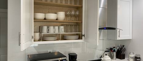 冰箱、微波炉、烤箱、炉灶