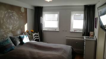 1 bedroom, WiFi (free), bed sheets