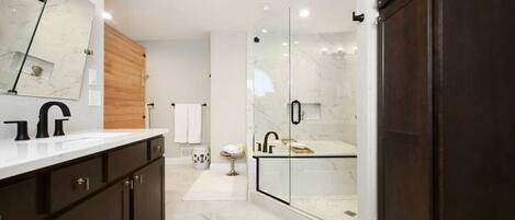 Combined shower/bathtub, hair dryer, towels, soap