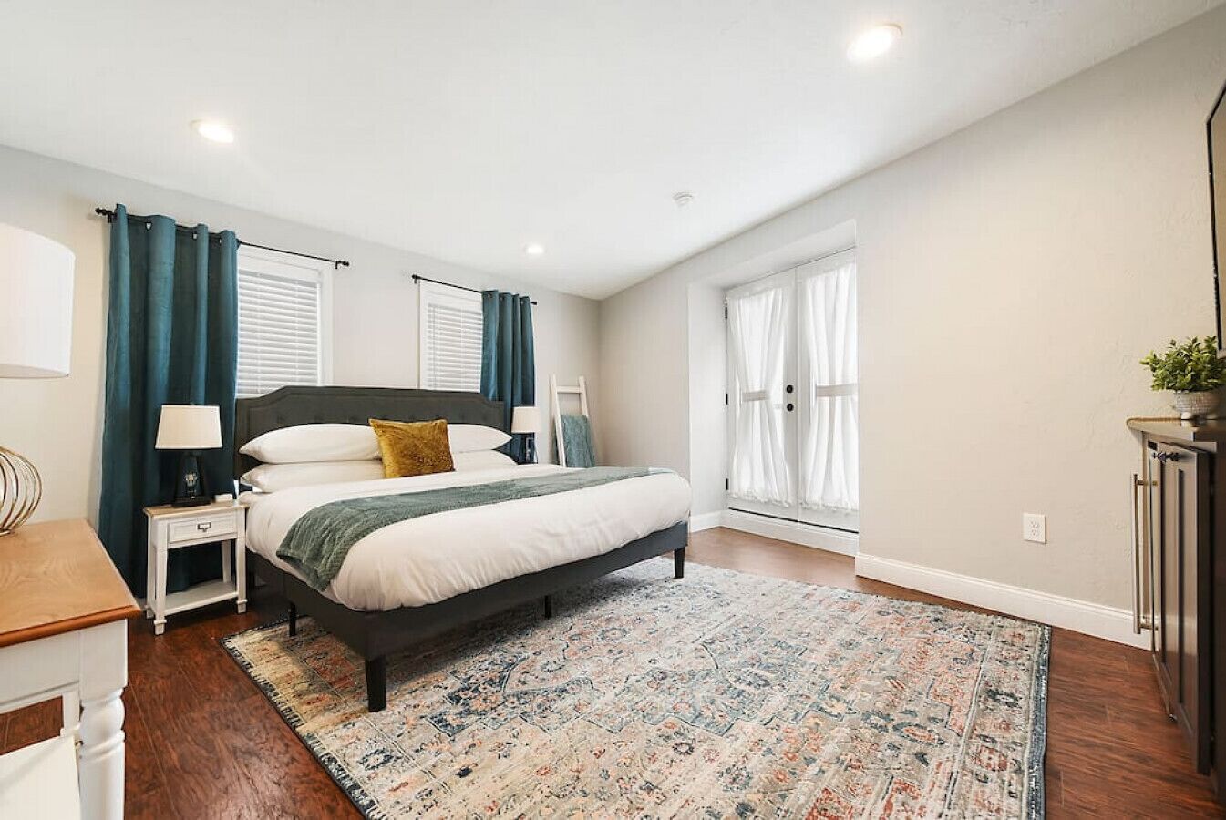 Sauna ★ Farmhouse Vibe ★ 1 Block from Butler!