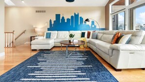 Smart TV, fireplace, ping pong, stereo - ★ HostWise Stays ★ Skyline Splendor w/ Private Balconies & Game Room (Pittsburgh)