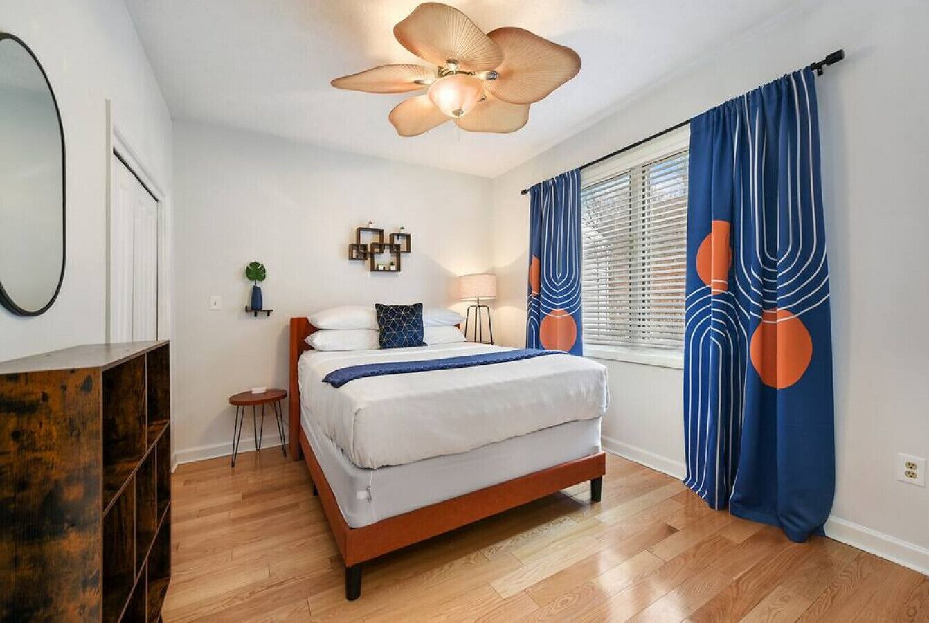 Skyline Views ★ Stunning Balconies ★ Luxe Home!