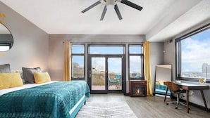4 bedrooms, desk, iron/ironing board, travel cot - ★ HostWise Stays ★ Skyline Splendor w/ Private Balconies & Game Room (Pittsburgh)
