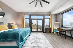 4 camere, una scrivania, ferro/asse da stiro, culla da viaggio