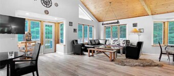 Beautiful 4 Season Muskoka river waterfront cottage with a Hot tub!