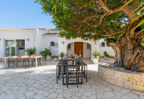 Outdoor dining - Villa Bonita • Spacious & Hotel-style & Seaviews (Moraira)