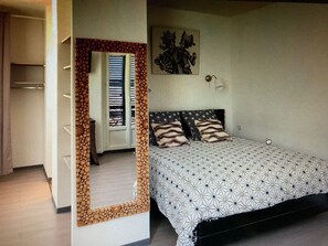1 bedroom, free WiFi, bed sheets - Auberge Sainte Marguerite - "Magaud" room (La Garde)