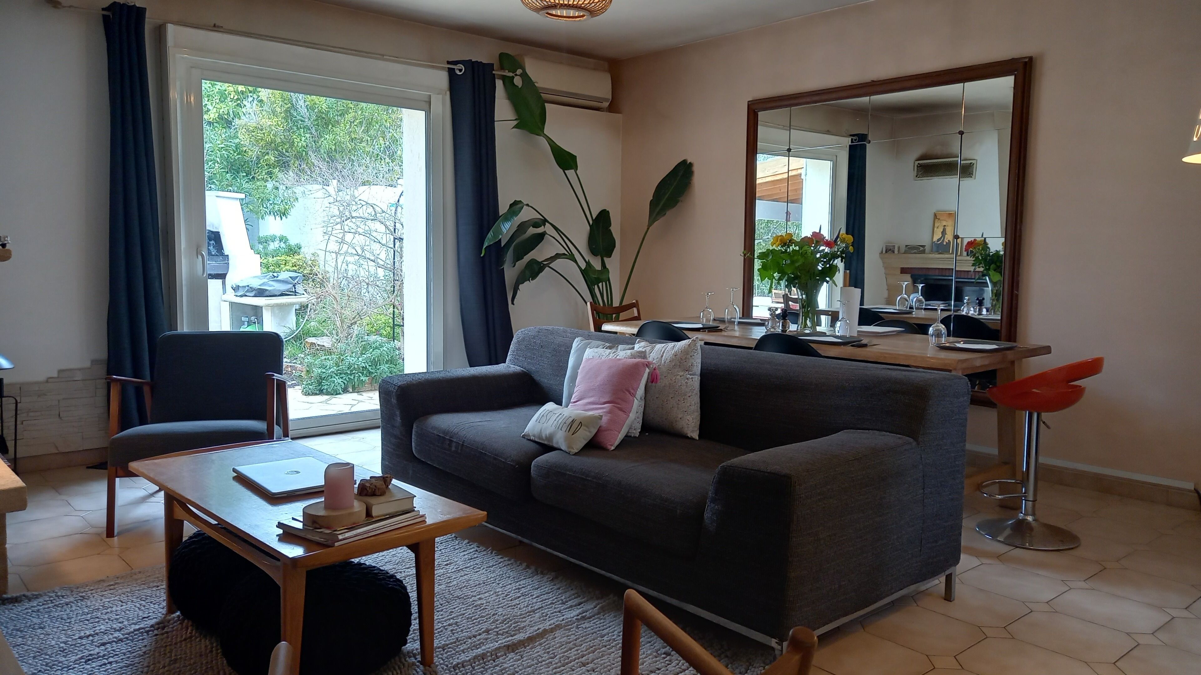 TV, fireplace, DVD player, books