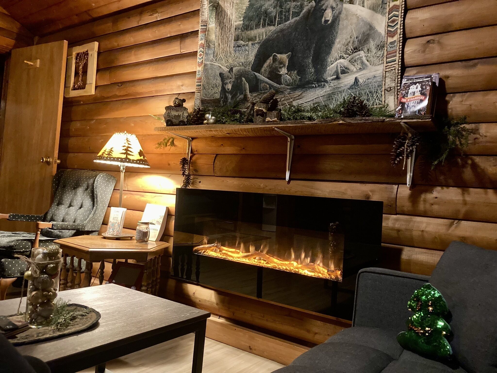 Perfect for families or small groups, and packed w/amenities -  Dozens of trails