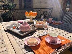 Outdoor dining - Apartment ideally located in the heart of the medieval town of Sarlat (Sarlat-la-Canéda)