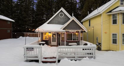 AC + <5mins to Village/Shops/BikePark/Zoo + FirePit