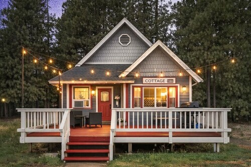 AC +  <5mins to Village/Shops/BikePark/Zoo + FirePit