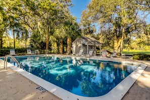 Pool - Queen’s Grant Condo w/5 pools, tennis center, private gas grill, great location (Hilton Head)