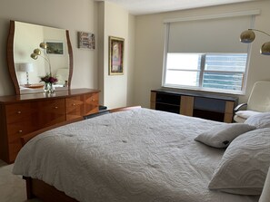 3 bedrooms, desk, iron/ironing board, free WiFi