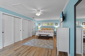 4 bedrooms, iron/ironing board, free WiFi, bed sheets