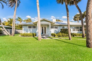 Exterior - Happy Place: 1.5 Blocks to Beach, Pool Home, Florida Room by Anna Maria Life Vacation Rentals (Holmes Beach)