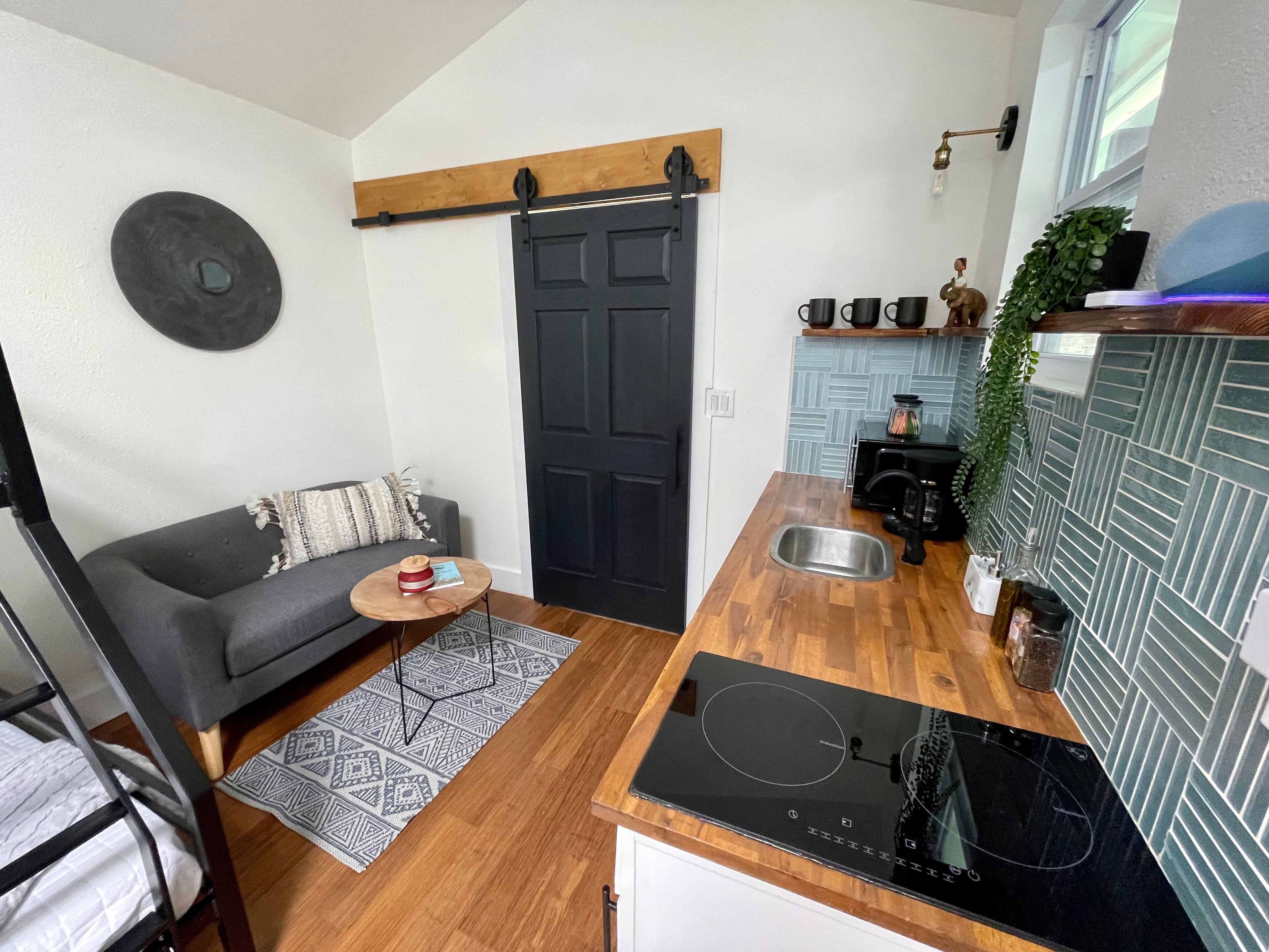 Modern Casita in Kern Place - Walk to parks, restaurants, UTEP 