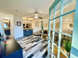 Living area - Hyde Park Steps to Bayshore (Tampa)