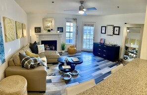 Living area - Hyde Park Steps to Bayshore (Tampa)