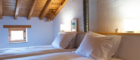 1 bedroom, travel cot, free WiFi, bed sheets