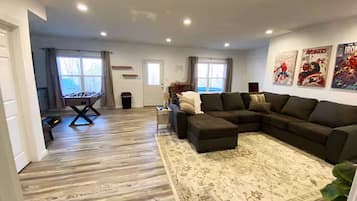 Smart TV, table football, stereo