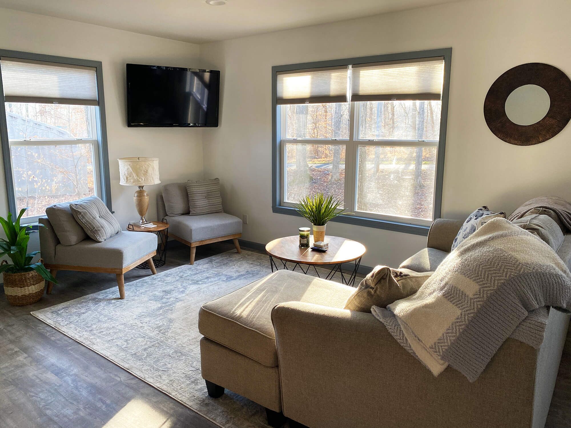 4 Bedroom Lakehouse w/ Hot Tub, Firepit, & Game Room