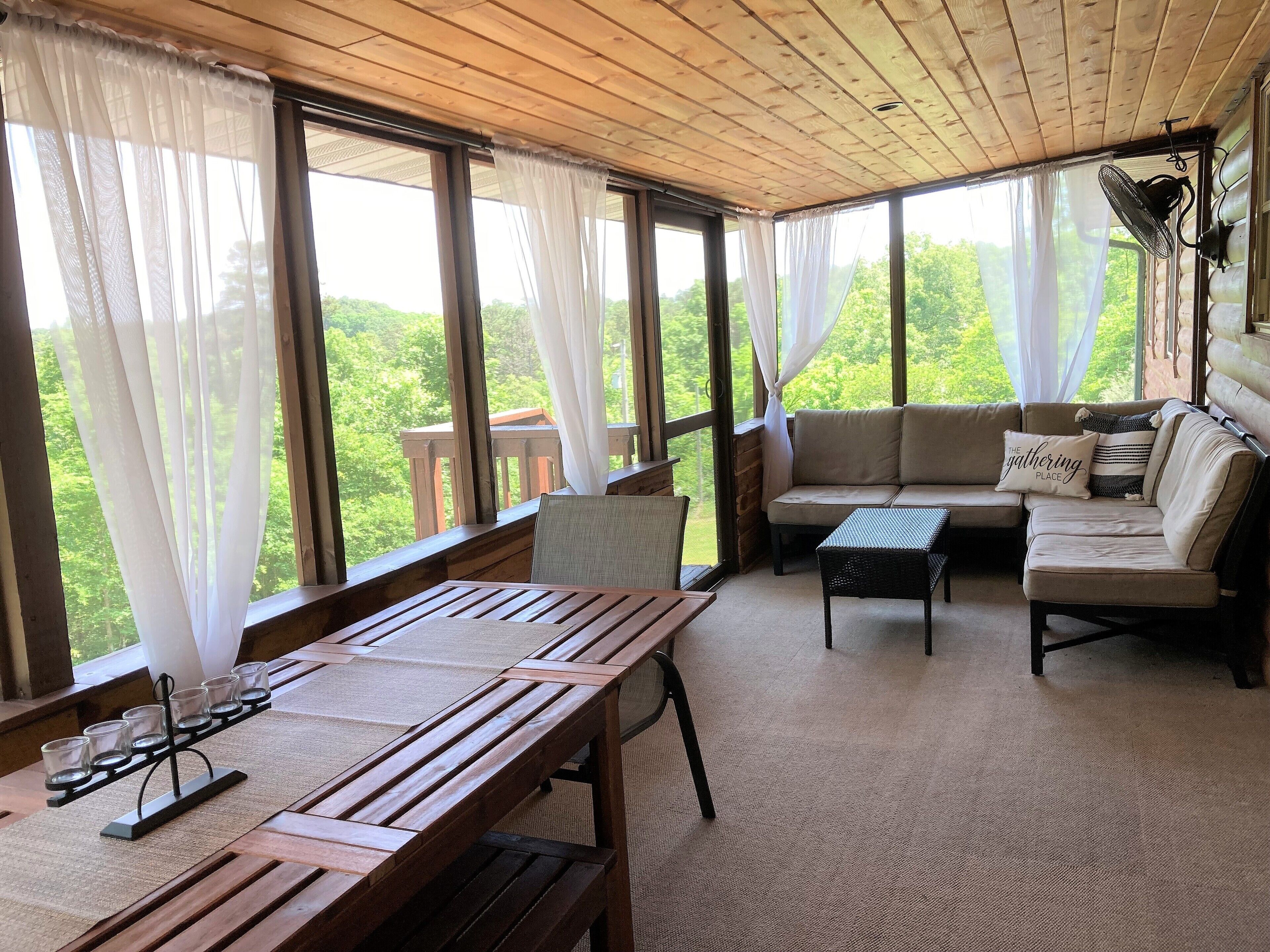 NEW! King Suites - HOT TUB – minutes to Lake/River