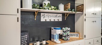 Luxe 2B Home in Carmichael  Netflix  Work Desk