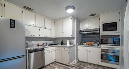 Luxe 2B Home in Carmichael | Netflix | Work Desk