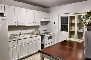 Fridge, oven, stovetop, cookware/dishes/utensils