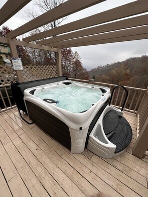 Terrace/patio - Mountain View Cabin, Hot Tub, Fire Pit, Fireplace (Bryson City)