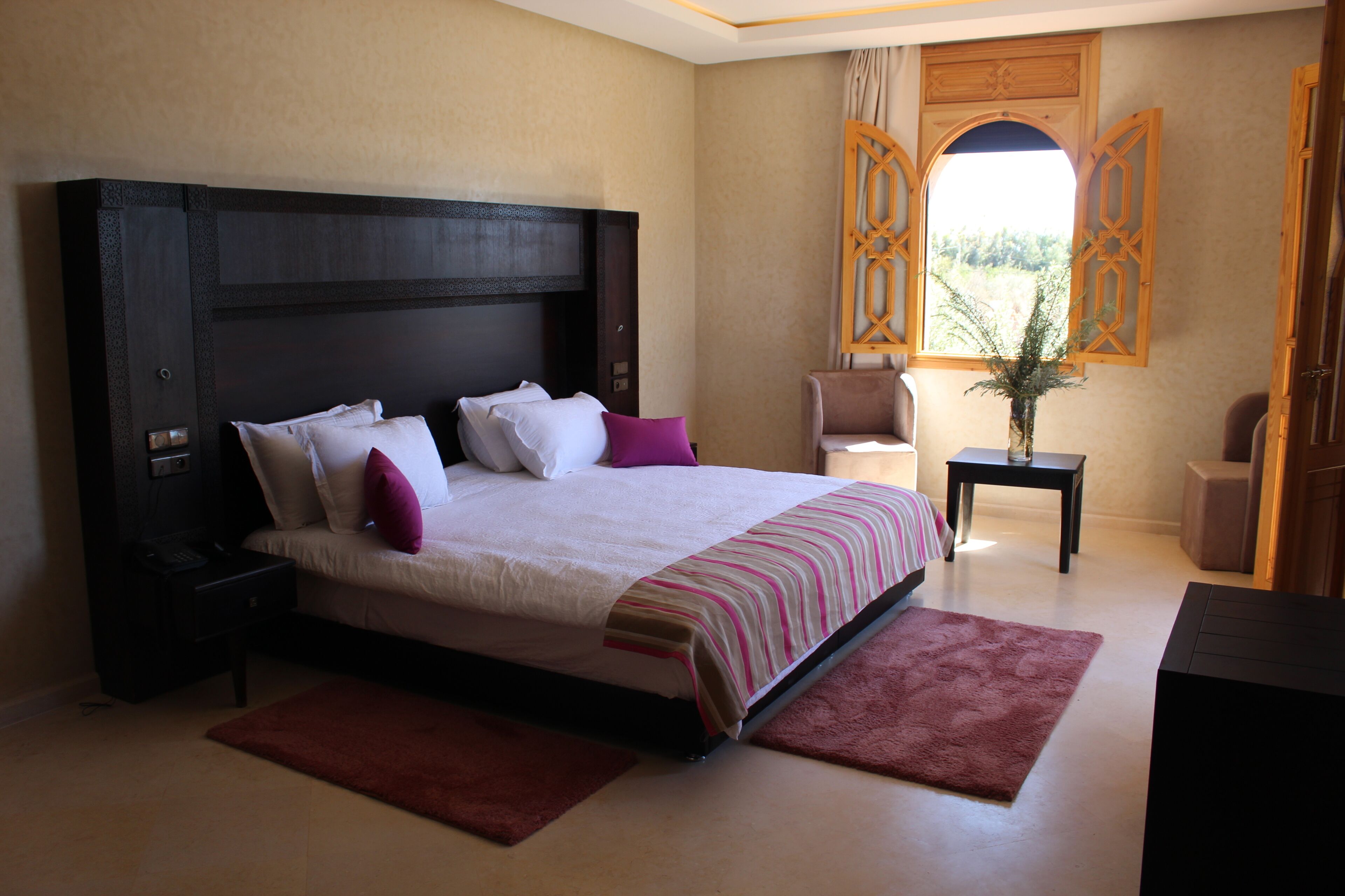 5 bedrooms, travel cot, WiFi, bed sheets