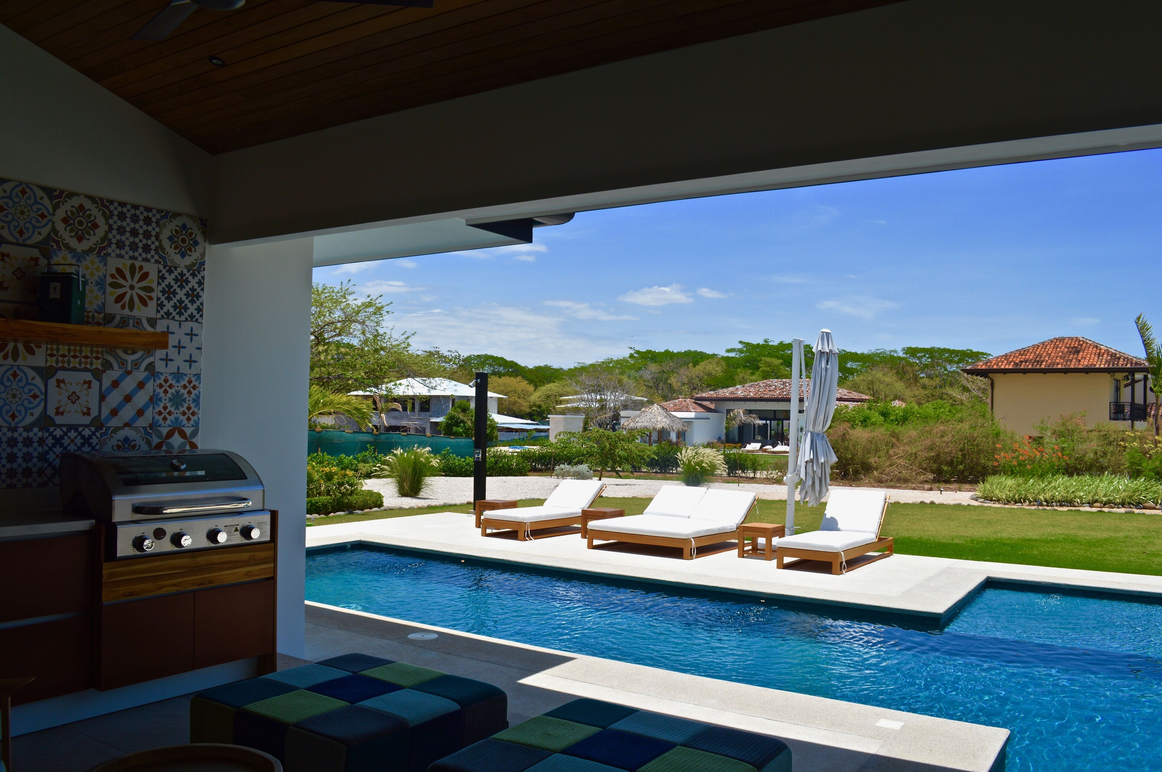 حمّام سباحة خارجي