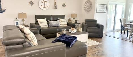 Smart TV, chimenea, estéreo, oficina