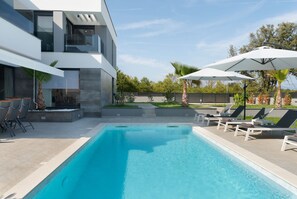Piscine extérieure, piscine chauffée