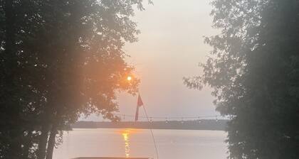 Tranquil 3 bedroom waterfront cottage on private lake!