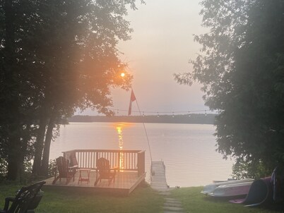 Tranquil 3 bedroom waterfront cottage on private lake!