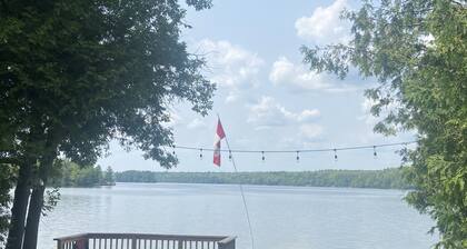 Tranquil 3 bedroom waterfront cottage on private lake!