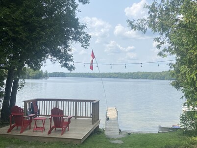 Tranquil 3 bedroom waterfront cottage on private lake!