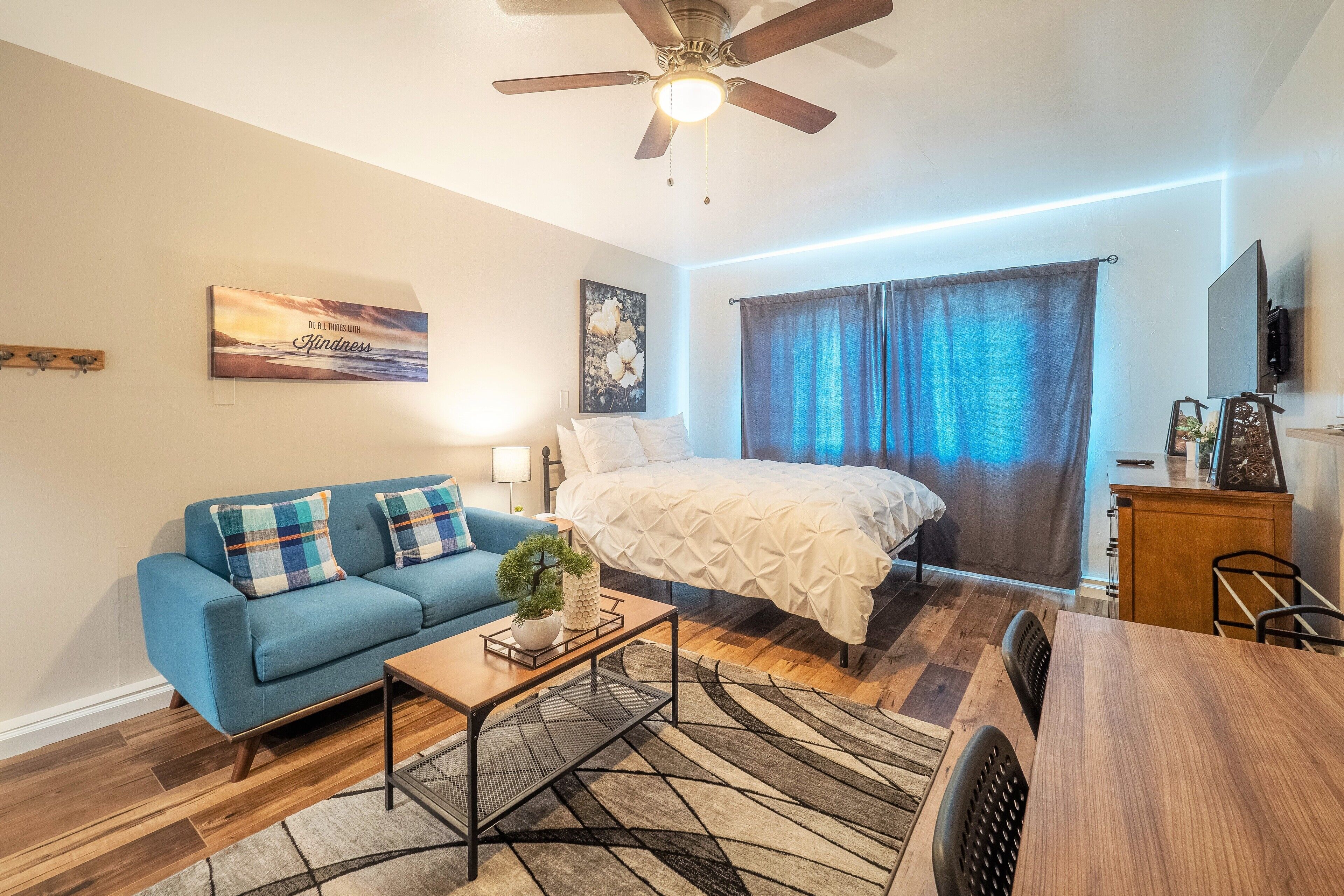 Cozy Studio in Carmichael w/Netflix, Disney+