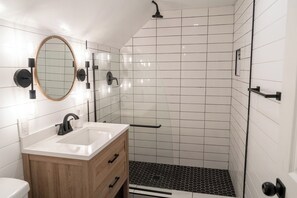 Combined shower/bathtub, hair dryer, towels, soap - The Where We Roam Log Cabin - Walk to Town with Mountain Views!  (Kellogg)