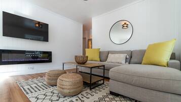 Smart TV, fireplace, books, stereo