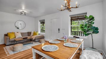 Smart TV, fireplace, books, stereo