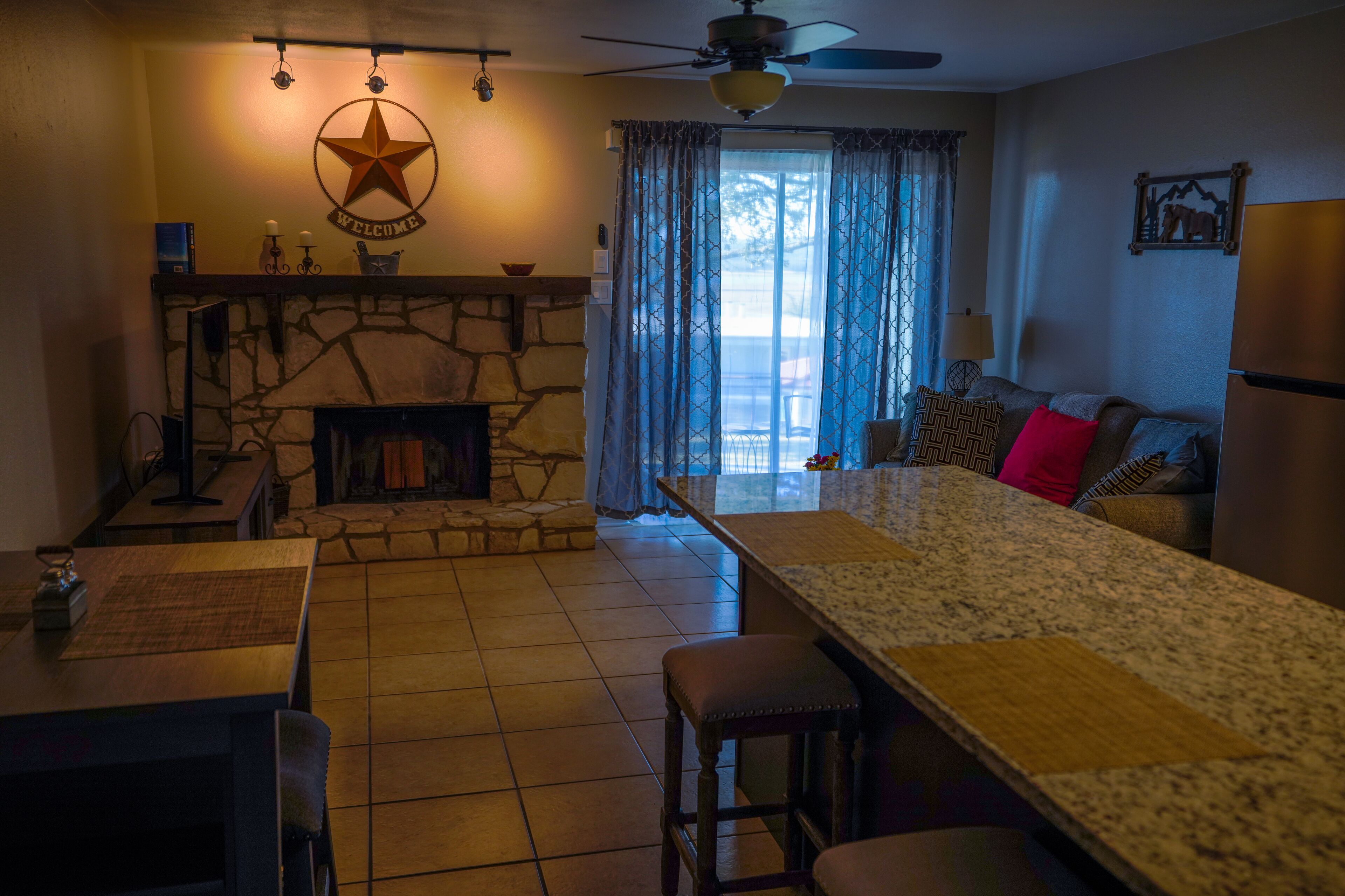 TX Canyon Lake Condo w Great View, Pool, Boat & Trailer Parking