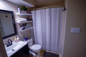 Combined shower/bathtub, hair dryer, towels, soap
