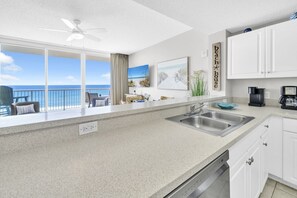 Fridge, microwave, oven, stovetop - BeachFront-Majestic Beach Resort 607 (Panama City Beach)