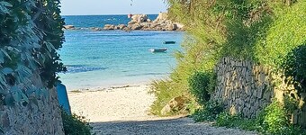 WATERFRONT HOUSE, 50 M FROM THE BEACH