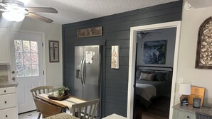 2 chambres, fer et planche à repasser, Wi-Fi gratuit, draps fournis